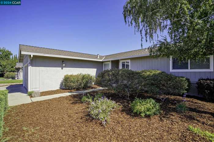 photo 2: 1816 Elkwood Dr, Concord CA 94519