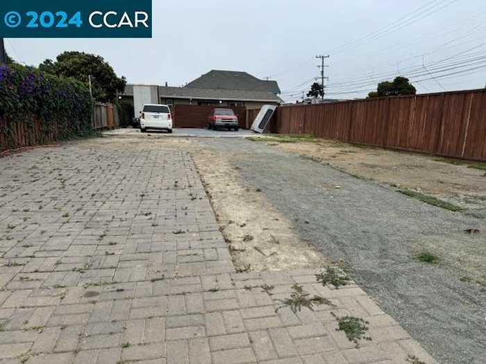 photo 2: 127 Chanslor Ave, Richmond CA 94801