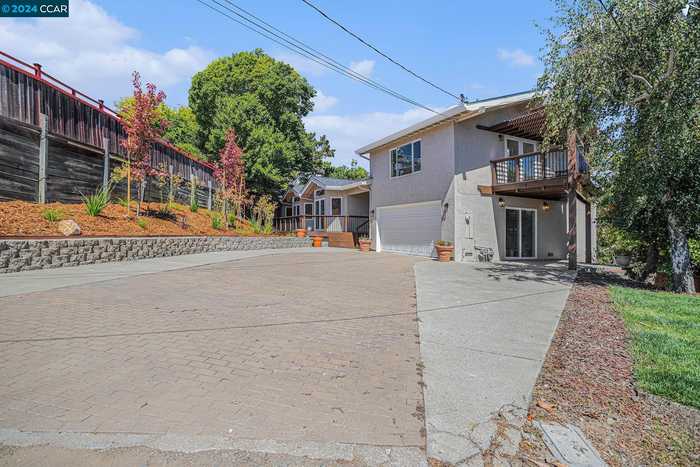 photo 2: 4218 Aberfoil Ave, Oakland CA 94605