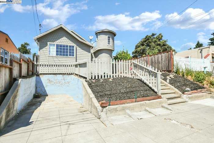 photo 1: 3427 Laguna Ave, Oakland CA 94602