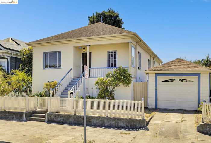 photo 2: 1051 63Rd St, Oakland CA 94608