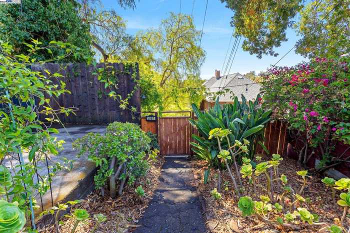 photo 2: 5981 Majestic Ave, Oakland CA 94605