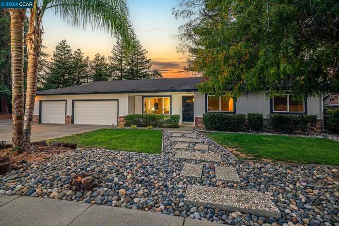 photo 2: 3770 Willow Creek Ct, Concord CA 94518