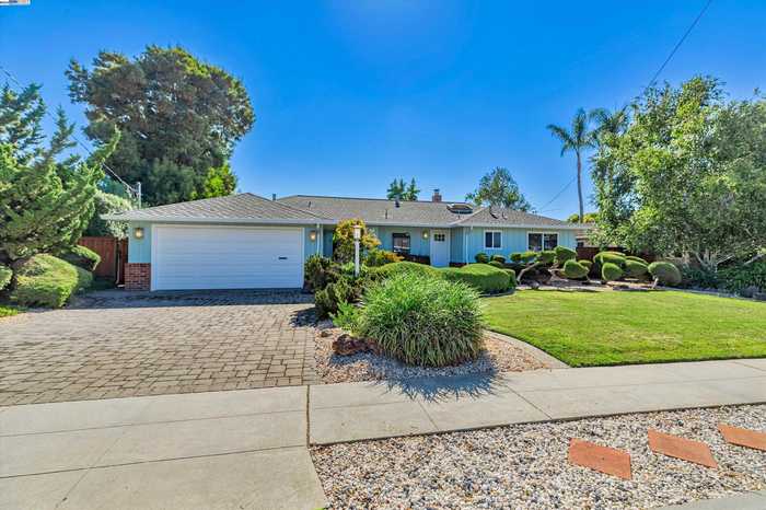 photo 1: 4716 Mayfield Dr, Fremont CA 94536