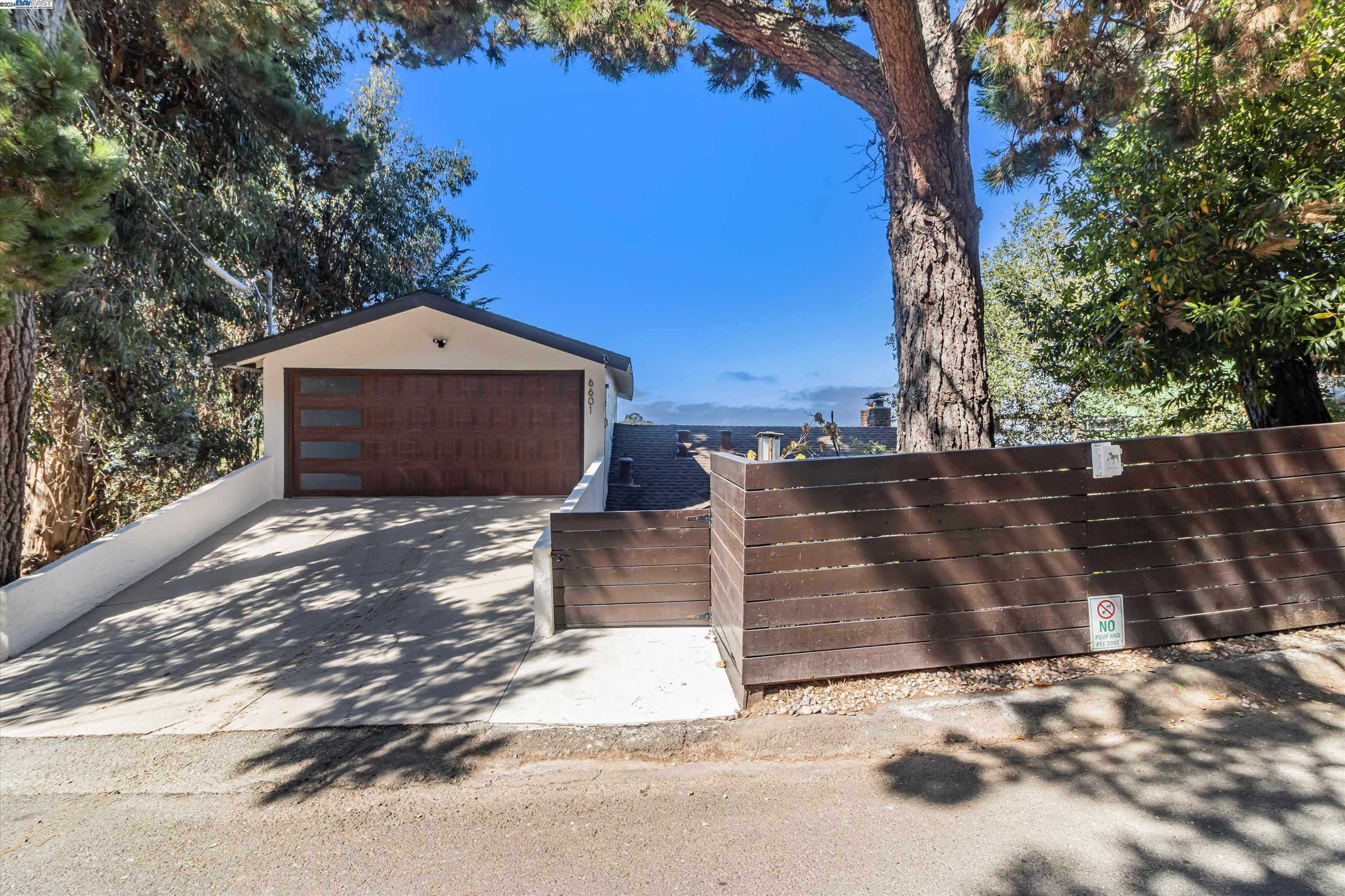 photo 1: 6601 Oakwood Dr, Oakland CA 94611