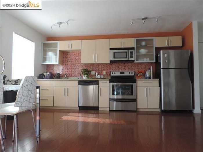 photo 1: 2450 Palmetto St Unit 4, Oakland CA 94602