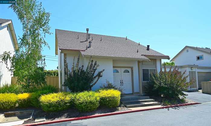 photo 2: 4836 Boxer Blvd, Concord CA 94521