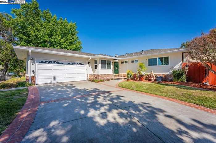 photo 1: 479 School St, Fremont CA 94536