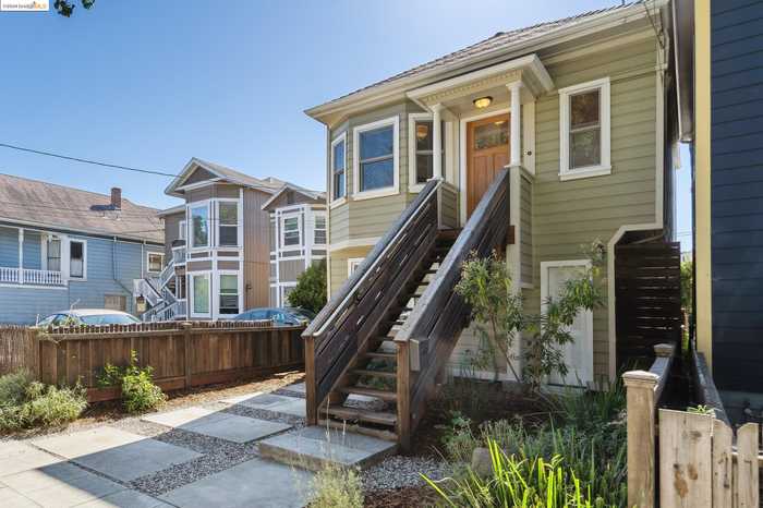 photo 1: 5855 Vallejo St, Emeryville CA 94608