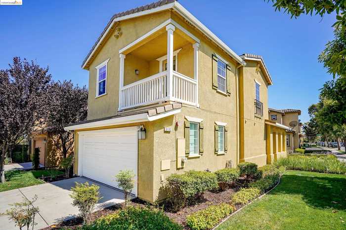 photo 2: 5152 Waggle Ct, Richmond CA 94806