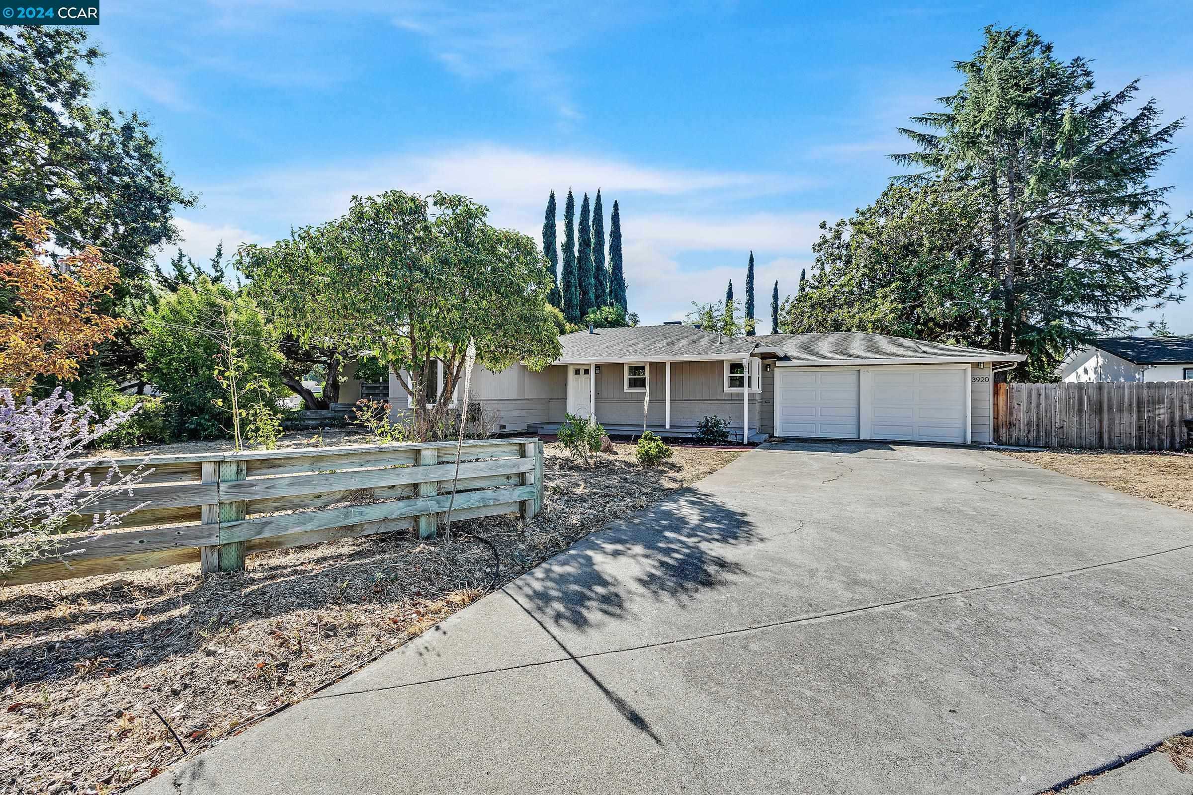 photo 1: 3920 E El Campo Ct, Concord CA 94519