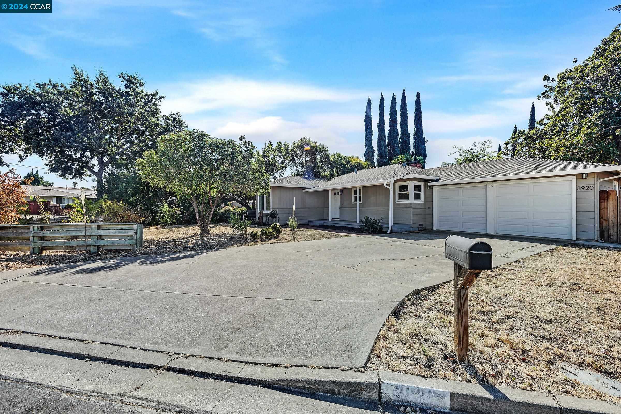 photo 2: 3920 E El Campo Ct, Concord CA 94519