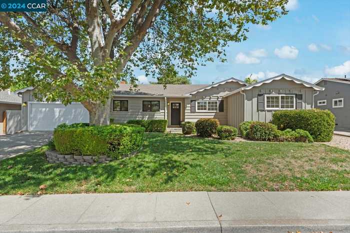 photo 1: 4273 Satinwood Dr, Concord CA 94521