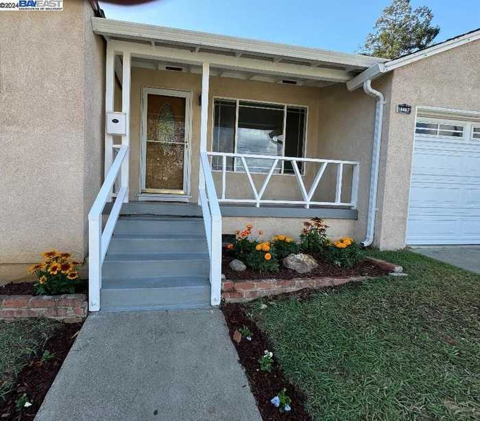 photo 2: 18467 Hastings Way, Castro Valley CA 94546