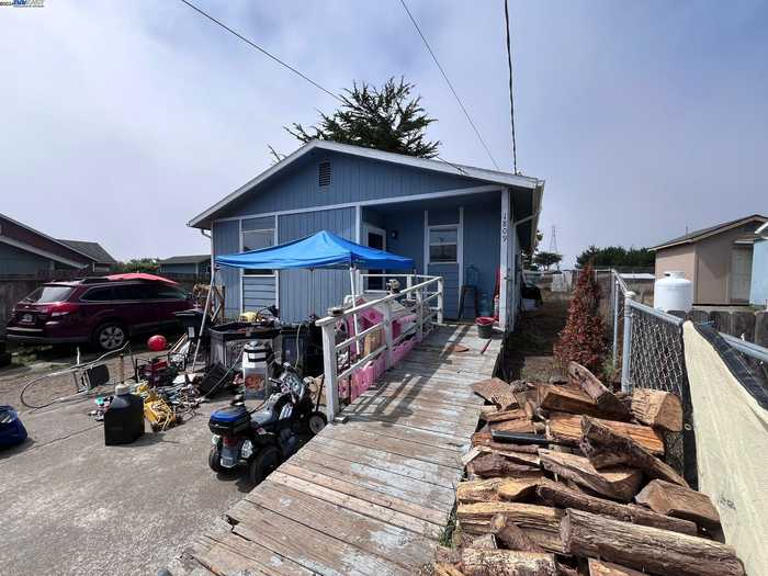 photo 1: 1809 Peninsula Dr, Arcata CA 95521