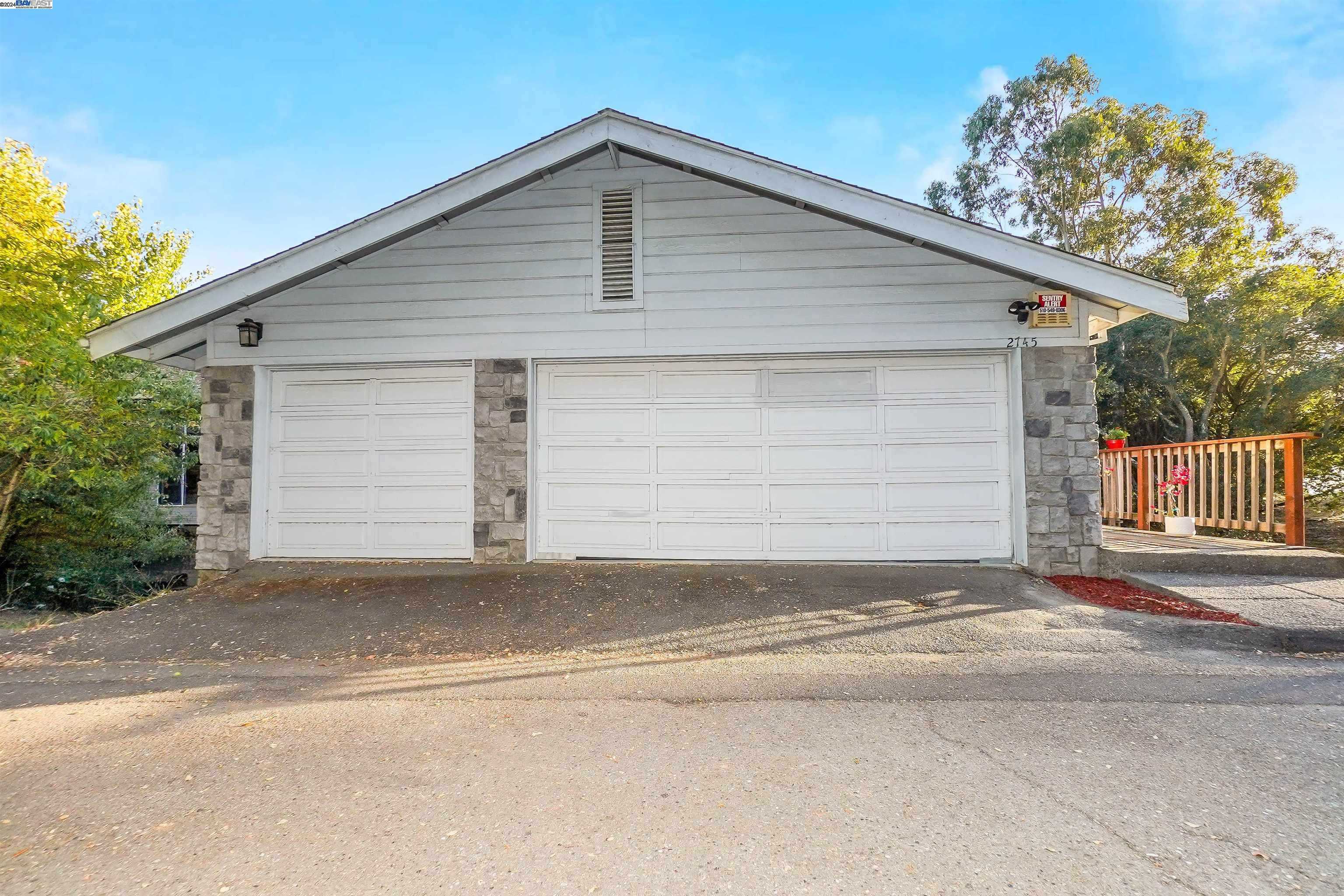 photo 2: 2745 Butters Drive, Oakland CA 94608