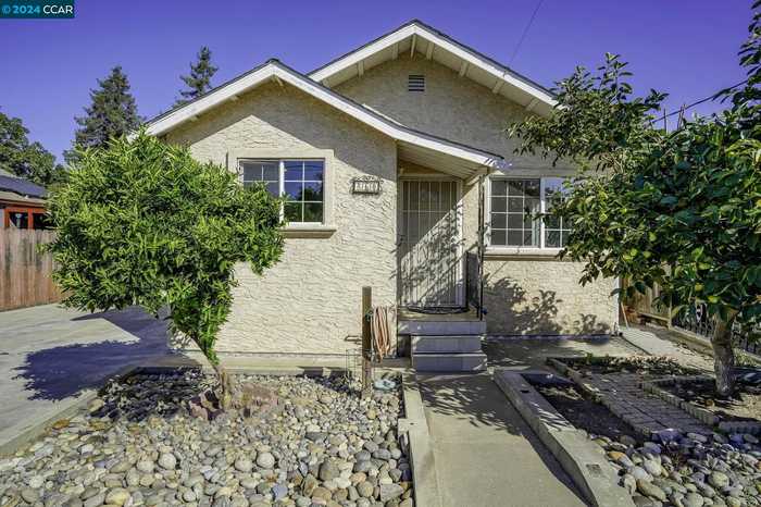 photo 1: 260 Alden Rd, Hayward CA 94541