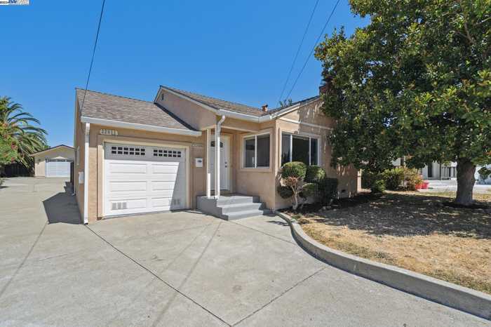 photo 1: 22009 Cameron St, Castro Valley CA 94546