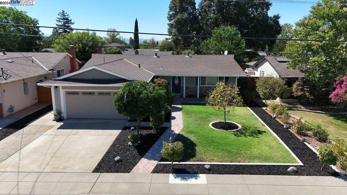 photo 1: 961 Essex St, Livermore CA 94550