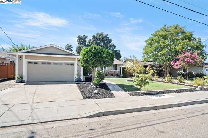 photo 2: 961 Essex St, Livermore CA 94550