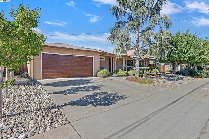 photo 2: 2332 Chateau Way, Livermore CA 94550