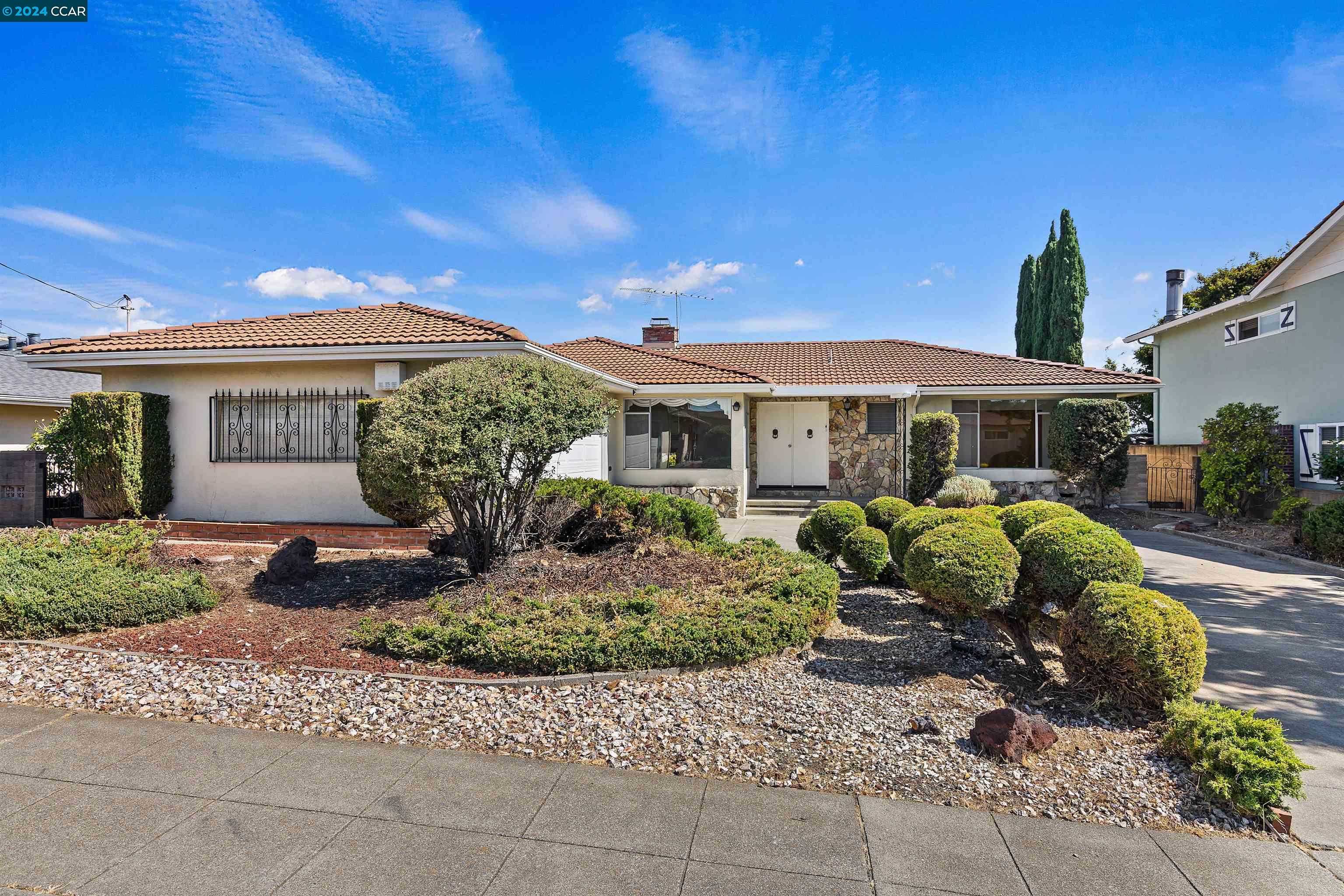 photo 1: 21686 Gail Drive, Castro Valley CA 94546