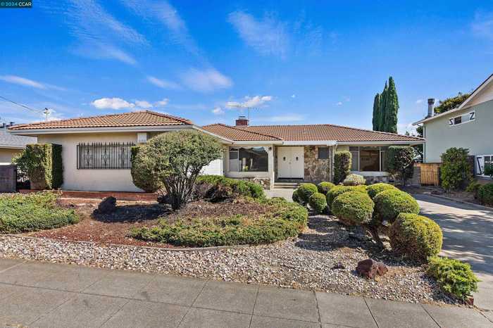 photo 1: 21686 Gail Drive, Castro Valley CA 94546