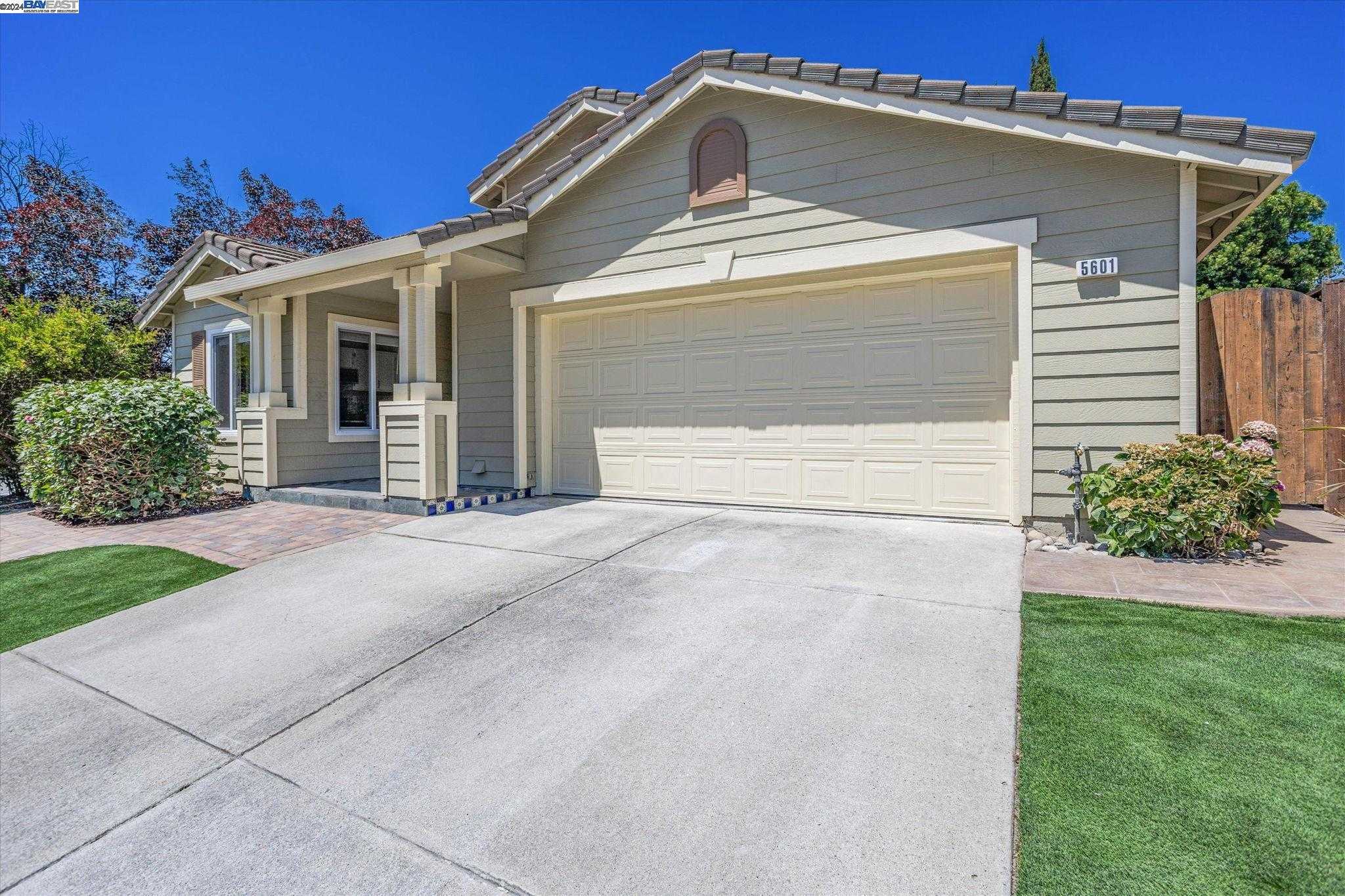 photo 3: 5601 Crimson Cir, Fremont CA 94538