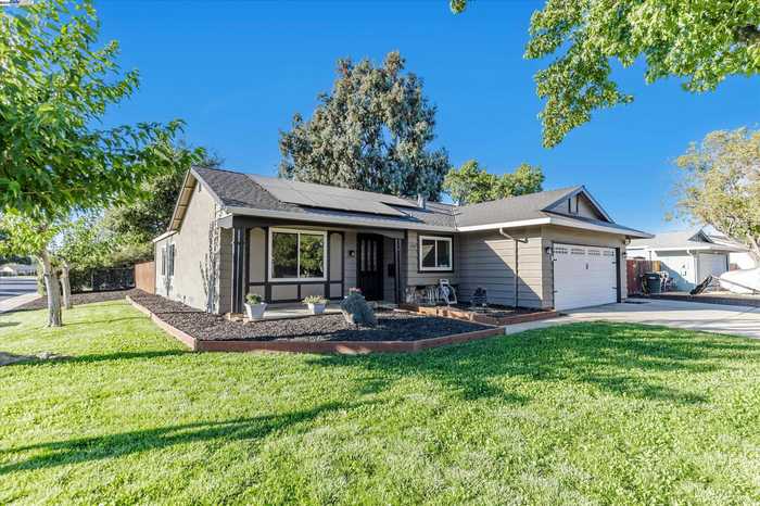 photo 1: 728 Yolo Way, Livermore CA 94551