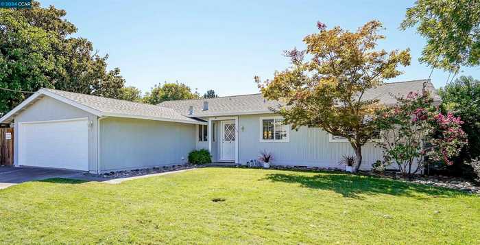 photo 1: 124 Lorenzo Dr, Pleasant Hill CA 94523