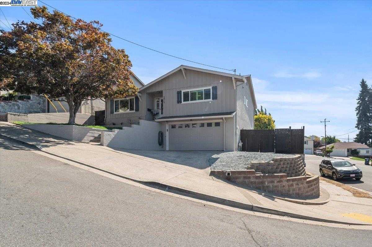 photo 3: 3415 Wyndale Dr, Castro Valley CA 94546