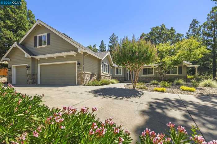 photo 2: 1090 Scots Lane, Walnut Creek CA 94596