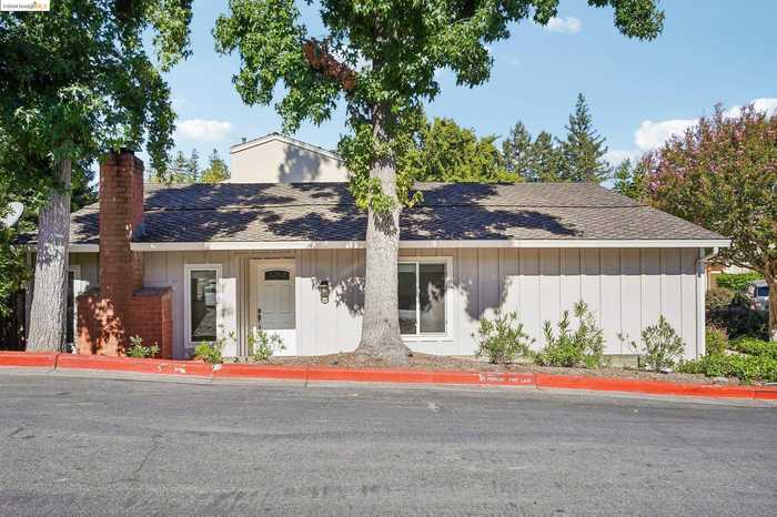 photo 1: 201 Whitney Ct, Walnut Creek CA 94598