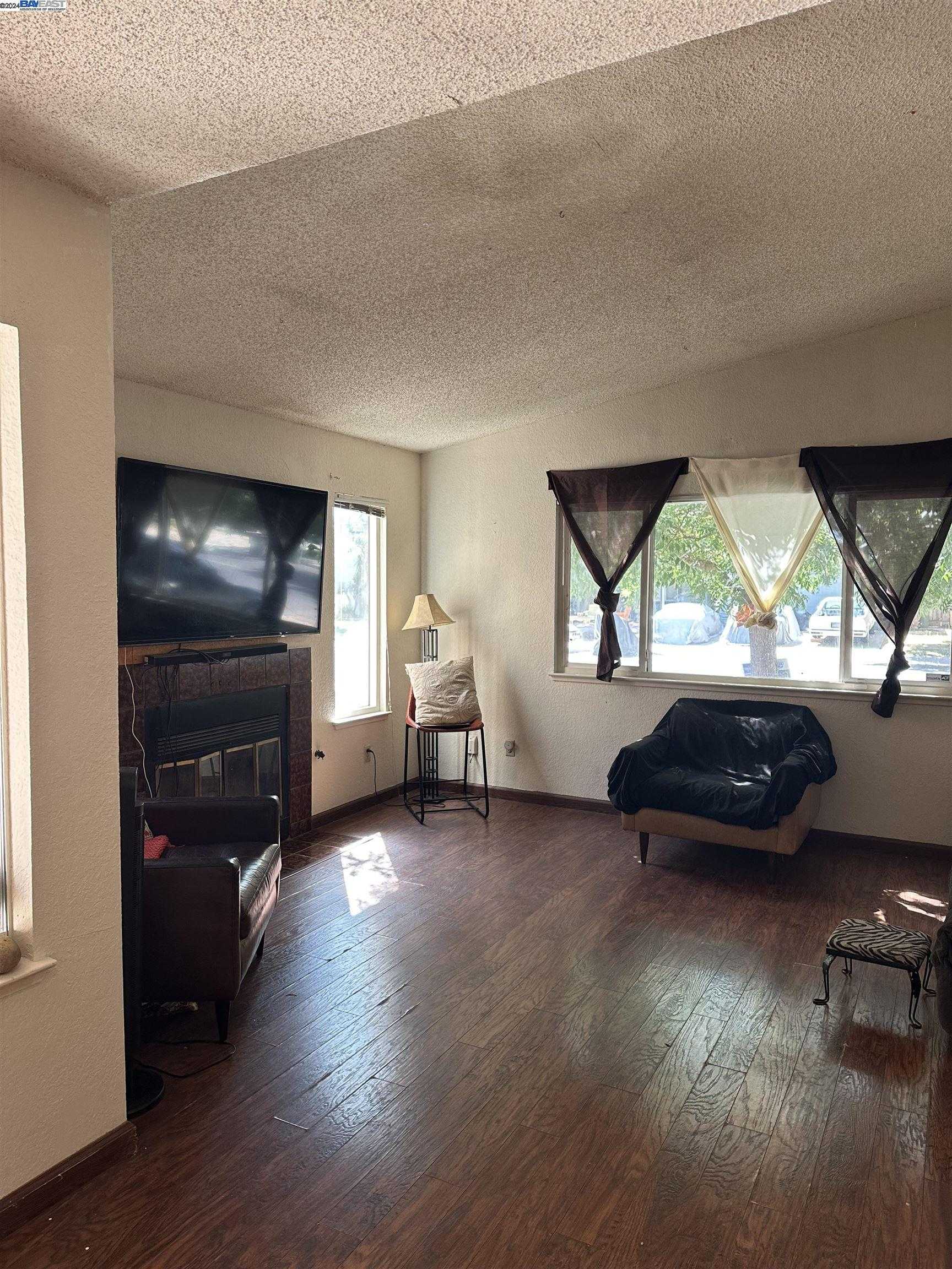 photo 2: 837 W Union Ave, Modesto CA 95356