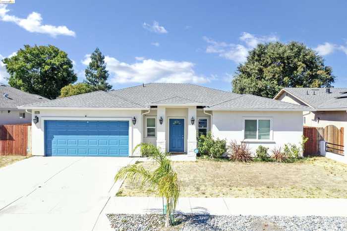 photo 1: 9409 Carter Ct, Stockton CA 95209