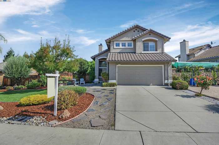 photo 1: 930 Marcella St, Livermore CA 94550