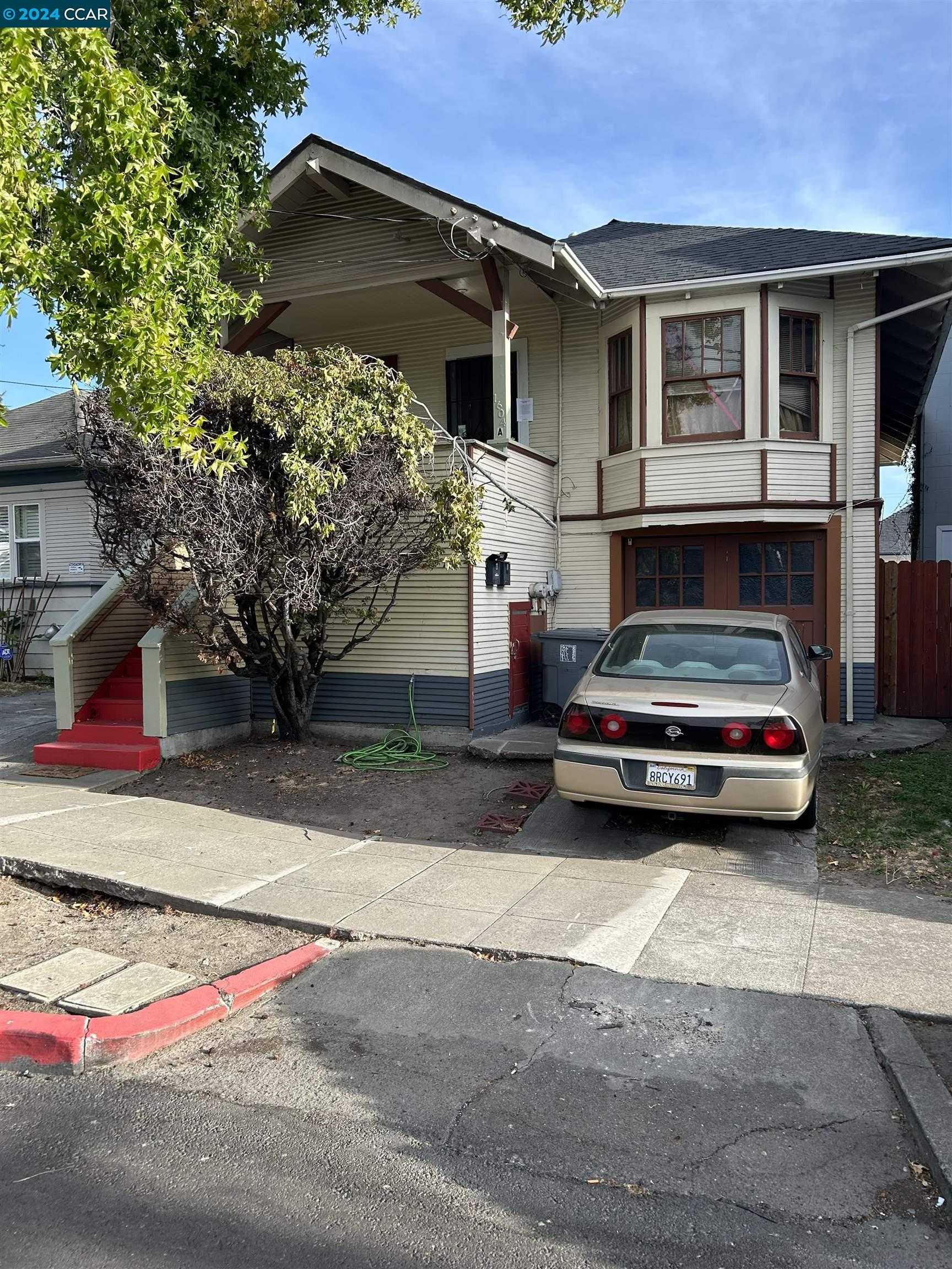 photo 1: 1604 Derby St, Berkeley CA 94703