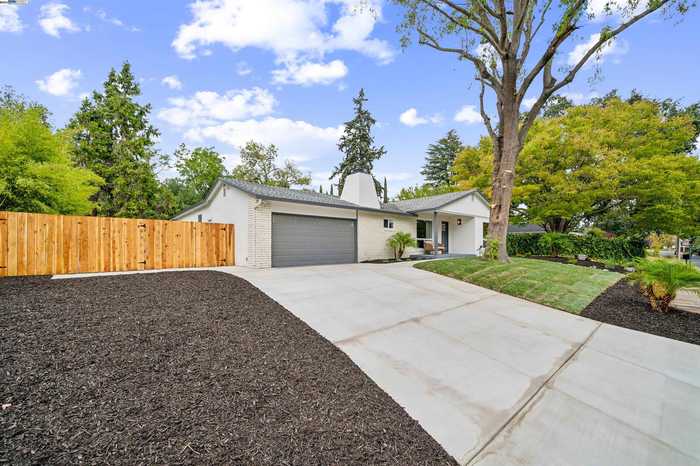 photo 2: 1182 Briarwood Way, Walnut Creek CA 94597