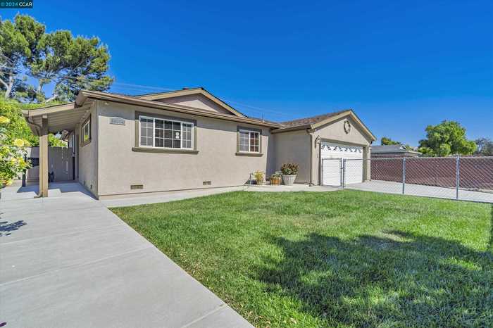 photo 2: 39174 Blacow Rd, Fremont CA 94538