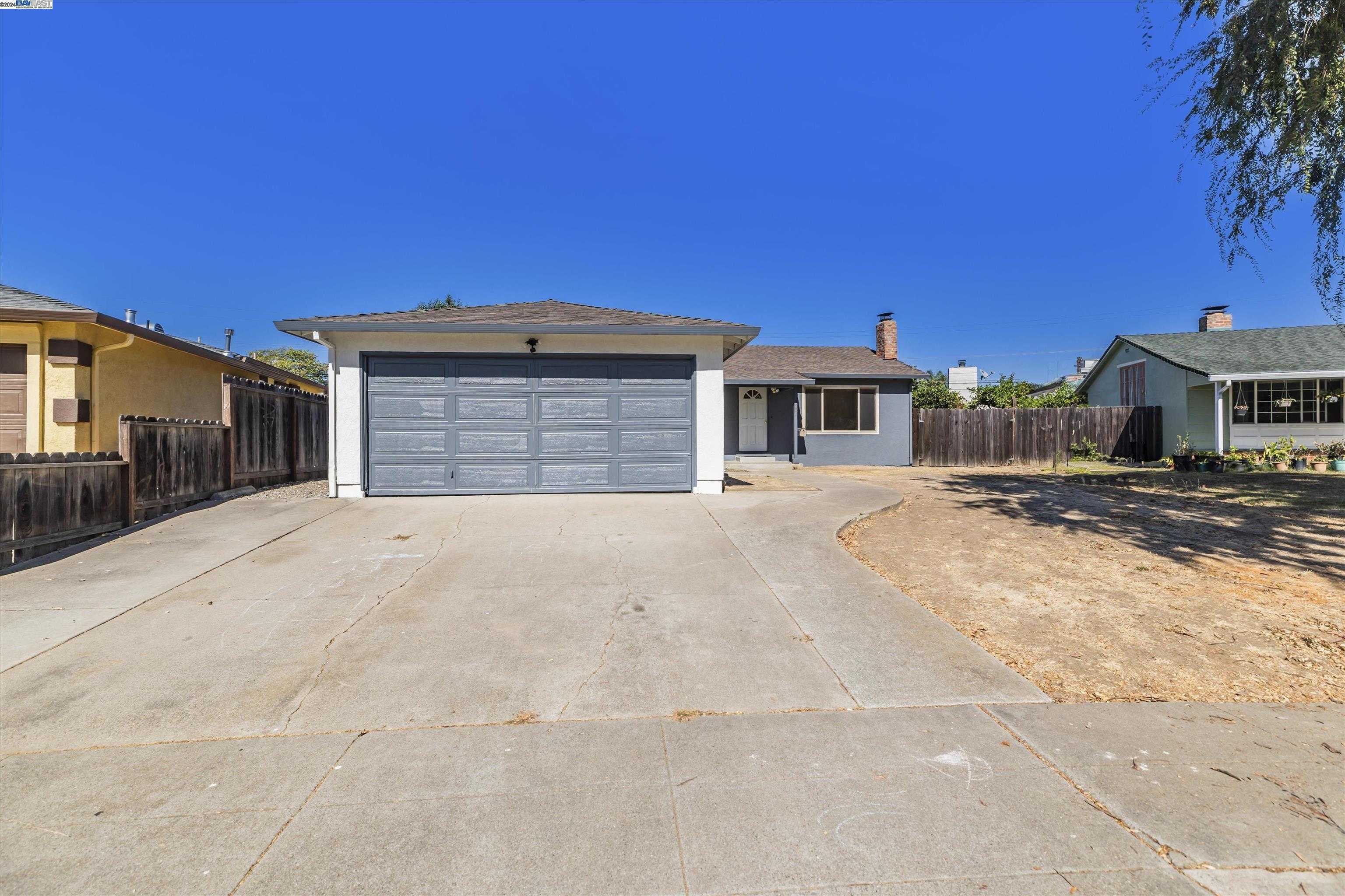 photo 1: 4553 De Silva St, Fremont CA 94538