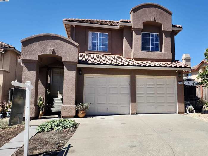 photo 1: 25039 Yoshida Dr, Hayward CA 94545