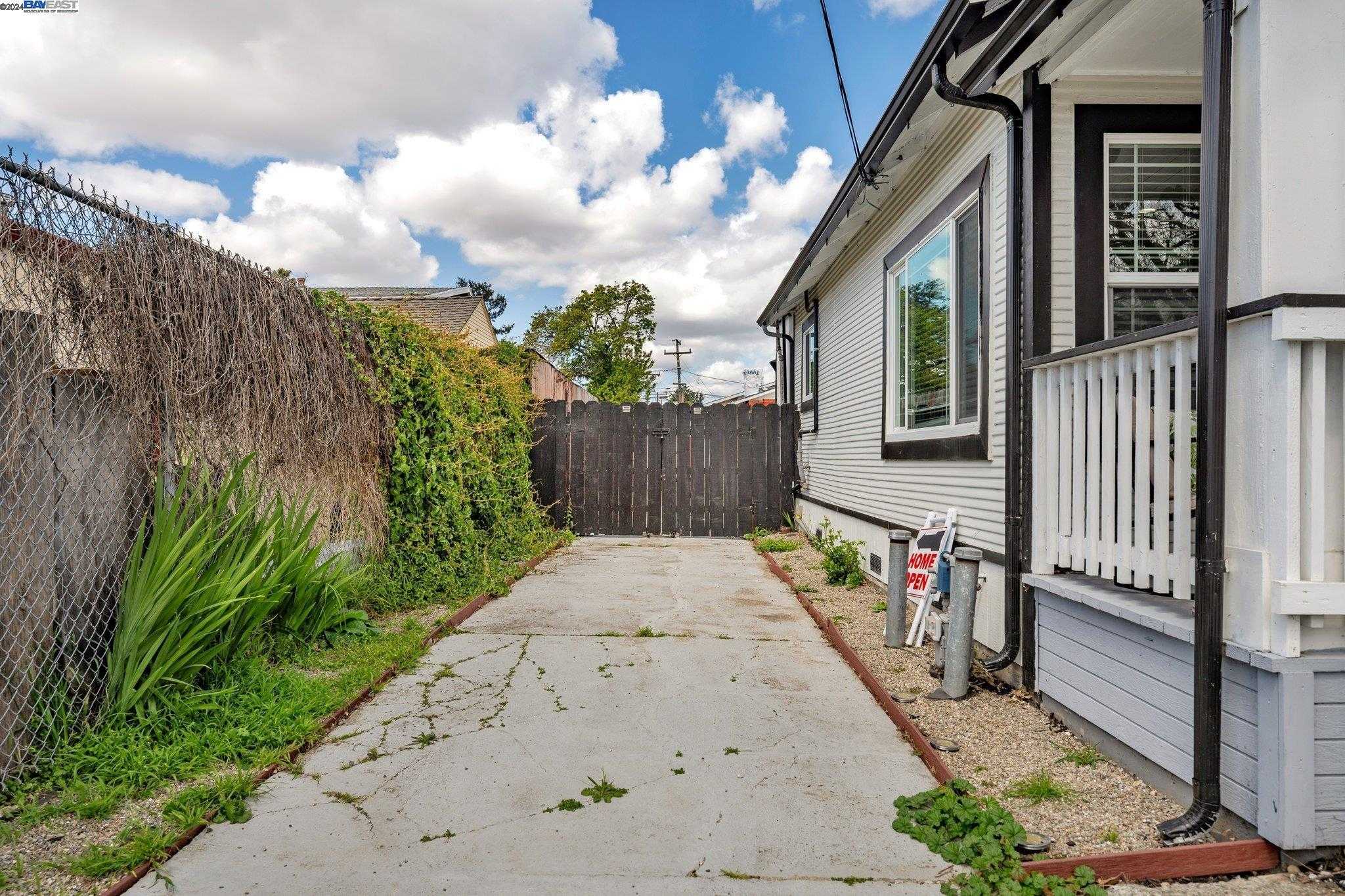 photo 3: 2321 88Th Ave, Oakland CA 94605