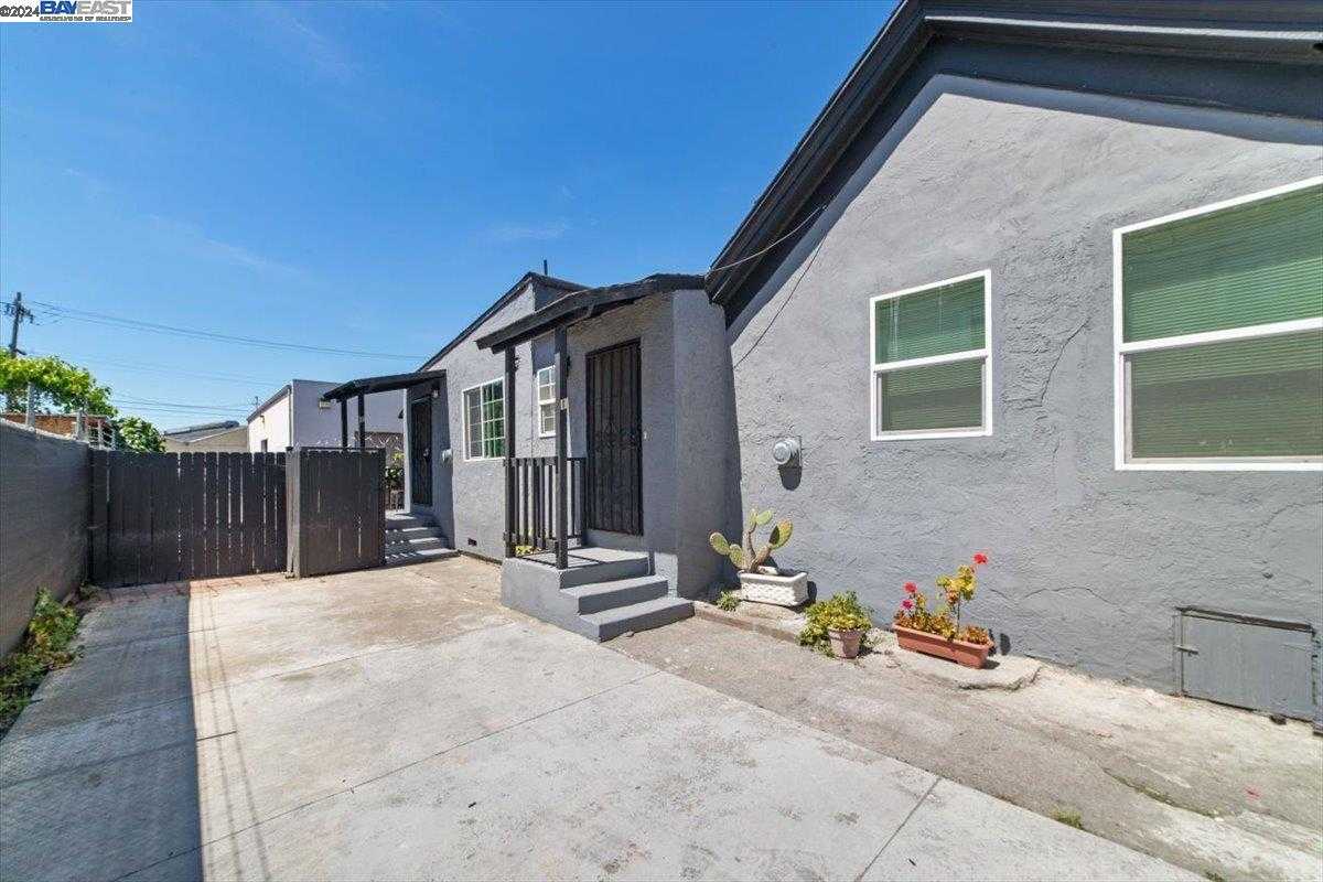 photo 1: 3325 E 8Th St, Oakland CA 94601