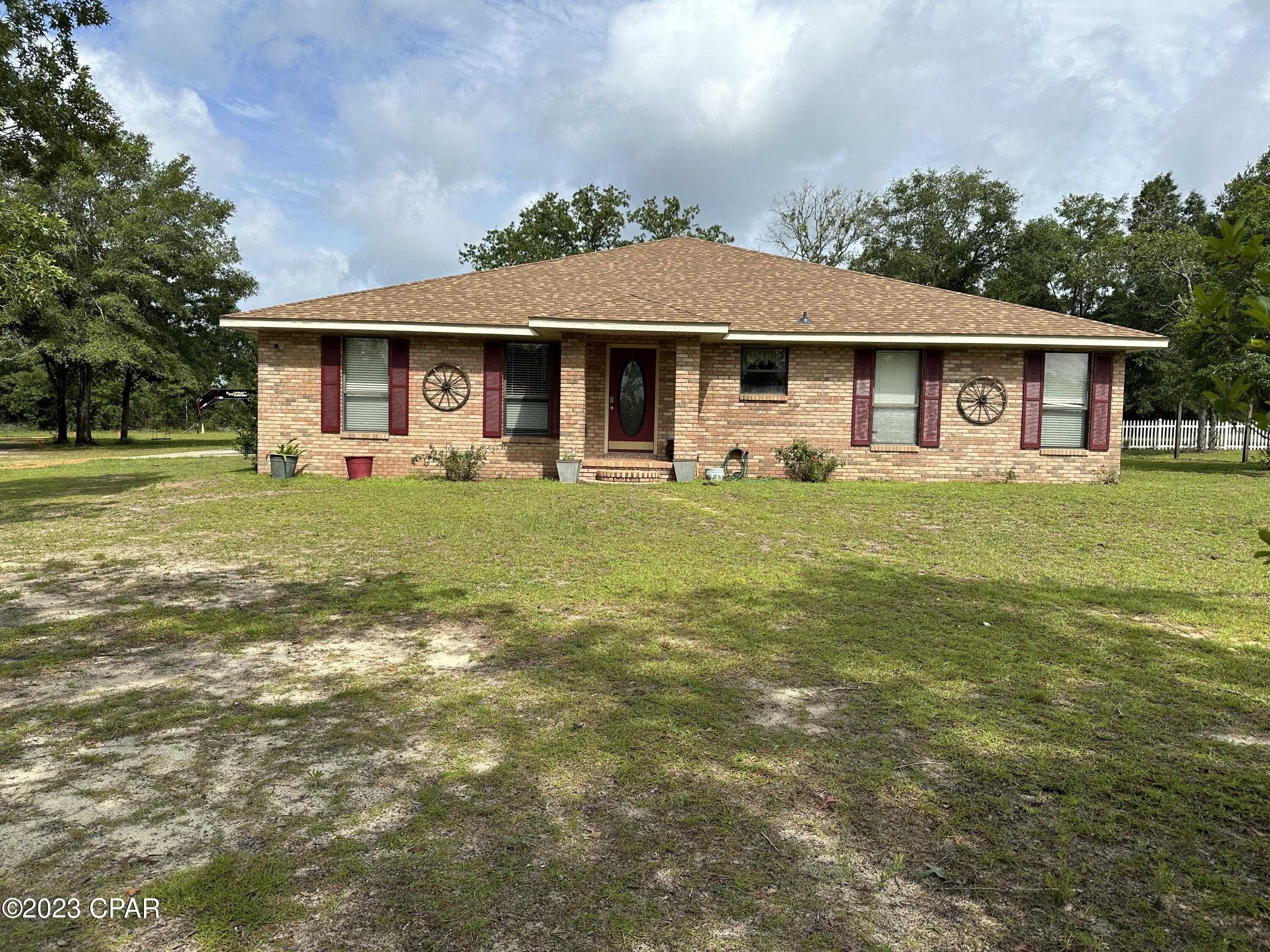 photo 1: 3021 Holmes Valley, Vernon FL 32462