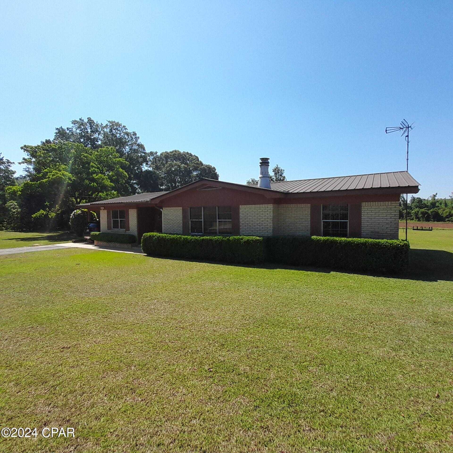 photo 3: 1671 Sand Basin Road, Grand Ridge FL 32442