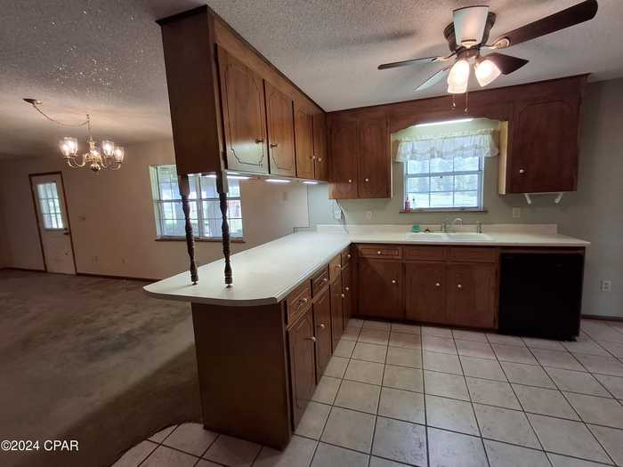 photo 2: 2028 Inwood Road, Grand Ridge FL 32442