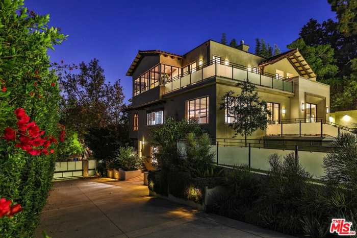 photo 2: 7801 Hillside Avenue, Los Angeles CA 90046