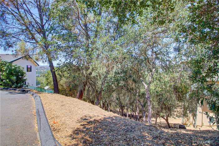 photo 1: 8827 Deer Trail Court, Bradley CA 93426