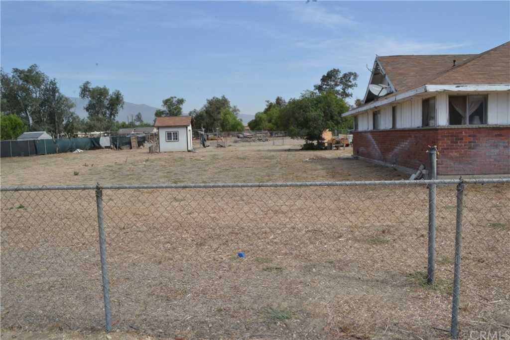 photo 2: 16842 Ramona Avenue, Fontana CA 92336