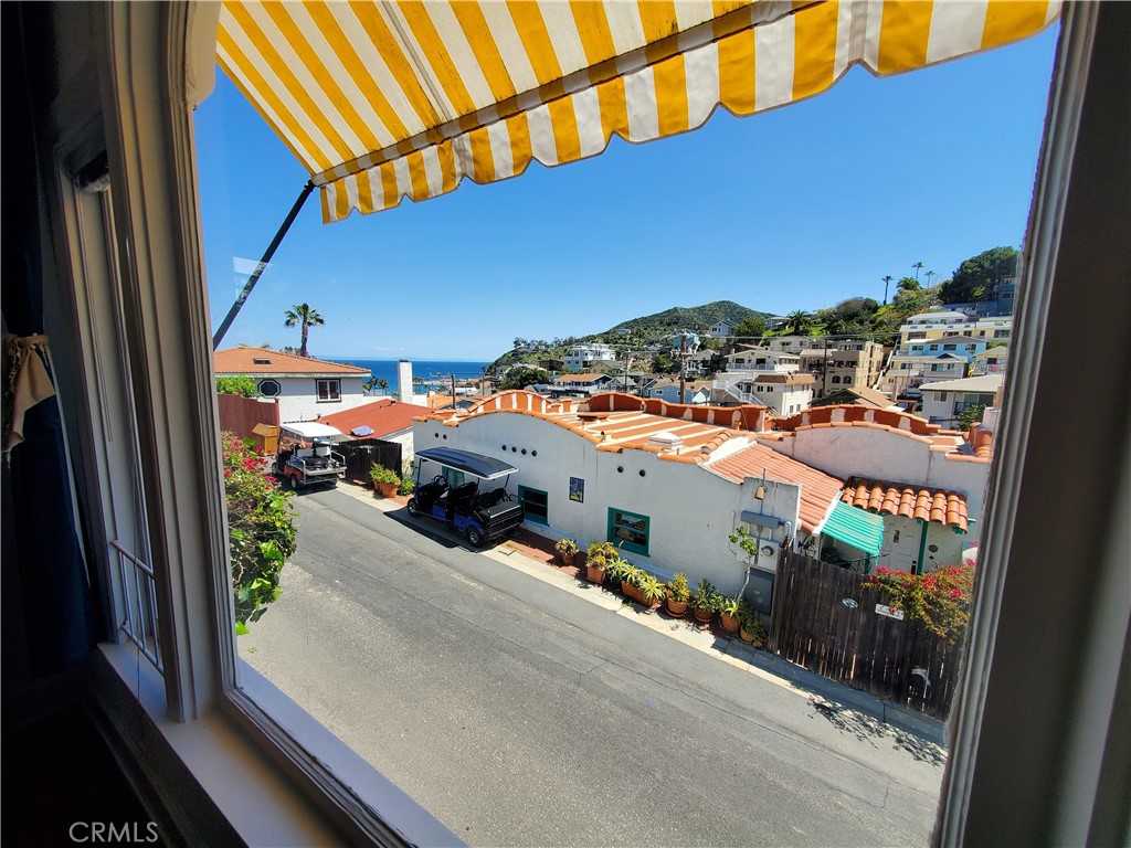 photo 2: 324 Las Lomas Road, Avalon CA 90704